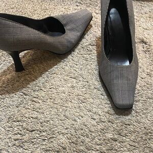 Plaid Pointed-Toe Kitten Heel Pumps - Black/White…. Like new!